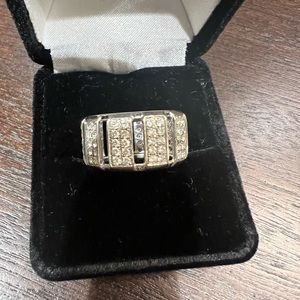 Beautiful ring. Was gifted, believe it’s a size 7.